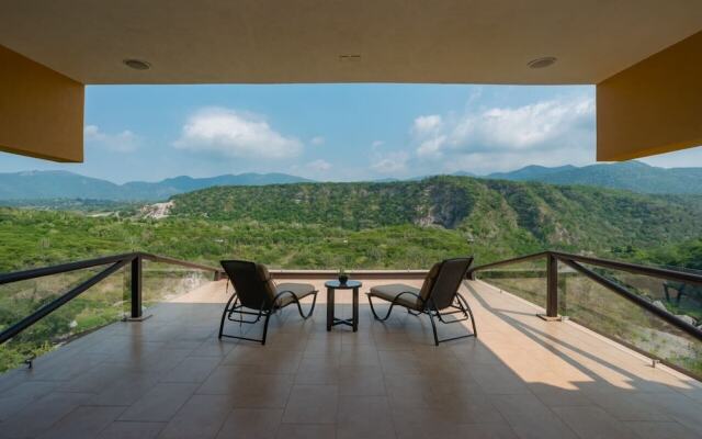 Casa Ave del Risco (Villa con río y cascada al interior)