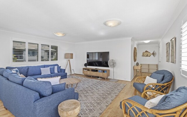 South Pacific Unit 6 Amazing unit opposite the beach.