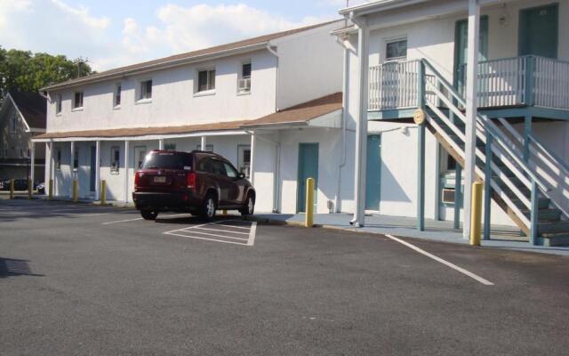 Budget Inn Motel Suites