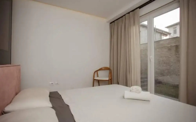 The Luxury Garden Apartment