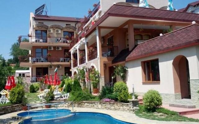 Perla Family Hotel