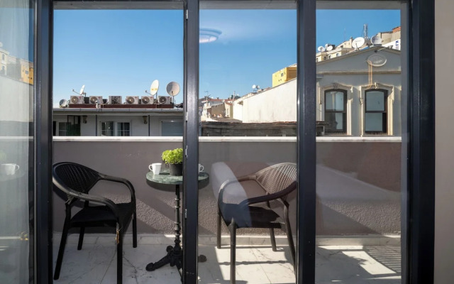 Отель Robin Hotel