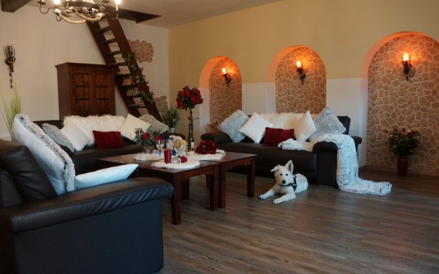 Villa Romantica Large Holiday Home For Up To 12 People, Dogs Welcome