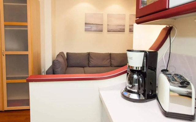 Centrally Located Studio In Athens