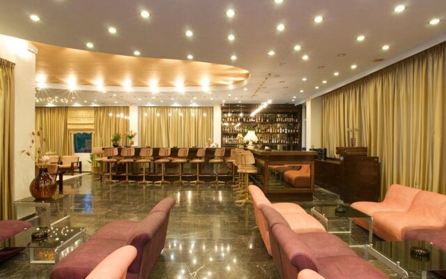 Alexandros Hotel 