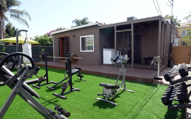 Spacious House on Melrose w Private Backyard Gym