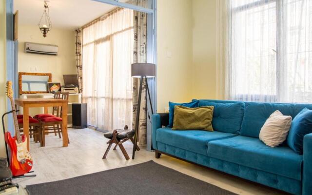 Vibrant and Central Flat in Karsiyaka Near Sea