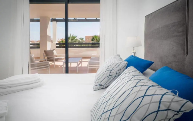 2306 - Brand new apt, walking distance to beach!