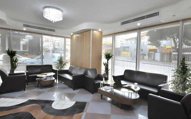 Rhiss Hotel Bostanci