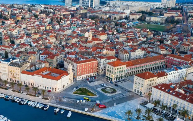 Beautiful Home in Split With Wifi and 4 Bedrooms