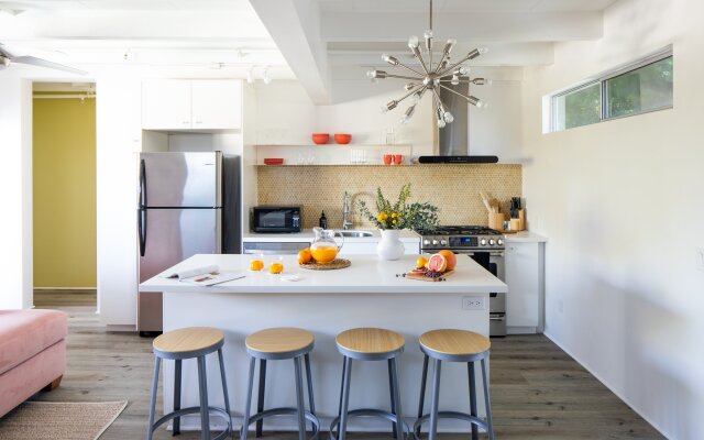 The Wesley by AvantStay – Mid-Century Modern Oasis with Pool