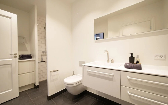 Sanders King - Smart 4-bdr Apt in City Center