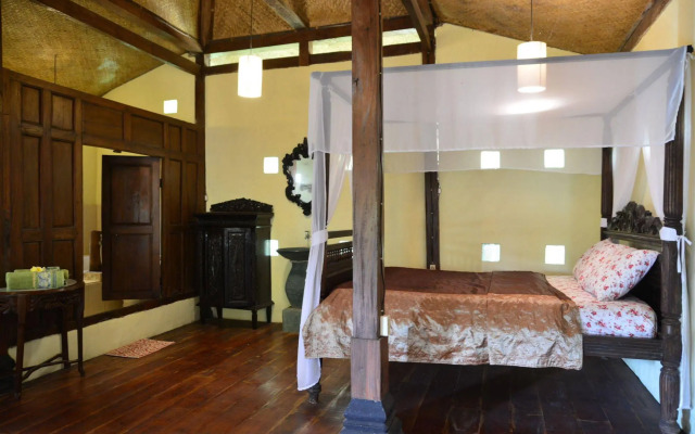 The Riverside Javanese Cottages