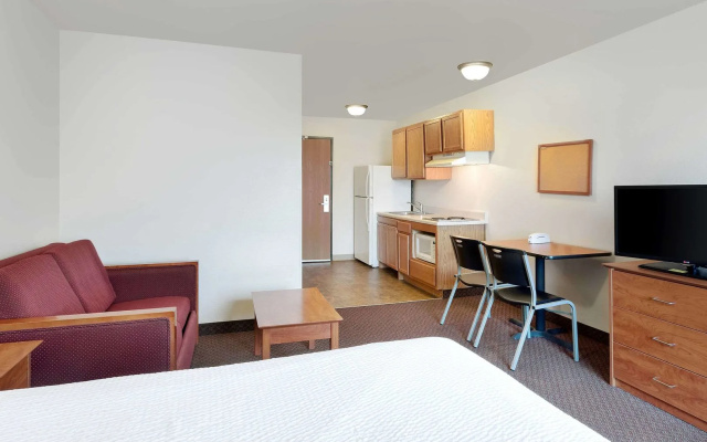WoodSpring Suites Tyler Rose Garden