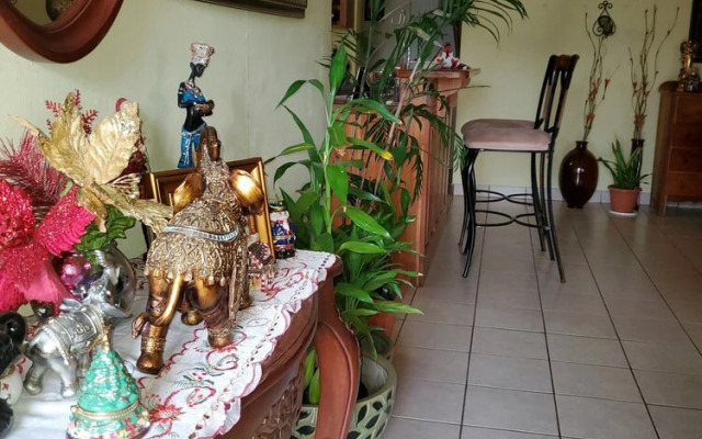 Yoli's Bed & Breakfast