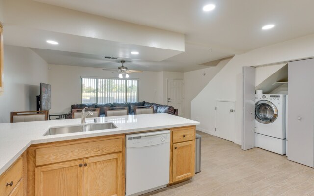 Convenient Bakersfield Townhome With Patio!