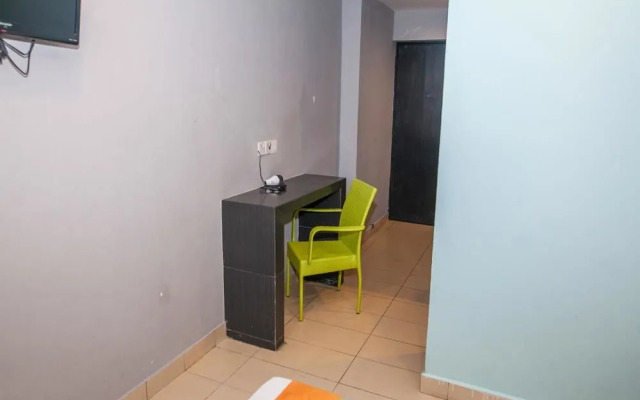 OYO 209 Yomi Hotel