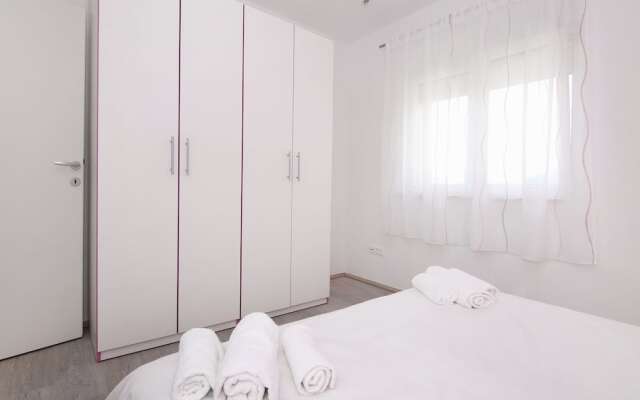 Modern Apartment in Kastel Stari