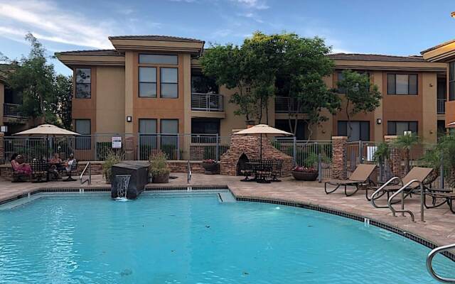 Uptown Simplicity - 3 Bedroom by Casago