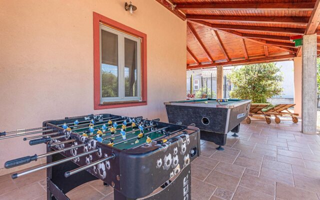 Stunning Home in Sibenik With Wifi and 5 Bedrooms
