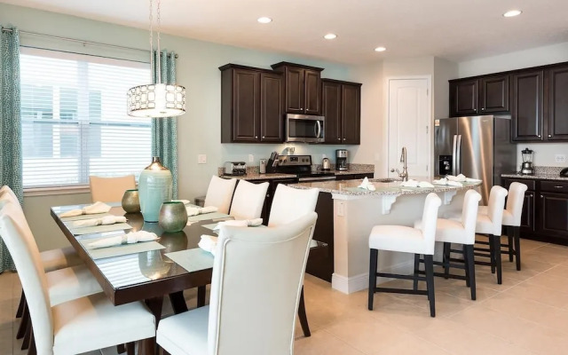 7412 MA - Stylish Home Near Parks