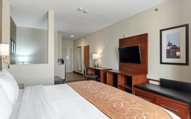Comfort Suites NW Dallas Near Love Field