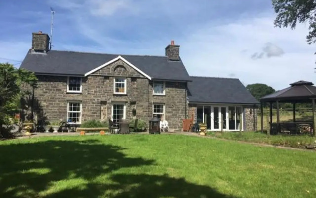 Pentre Farmhouse