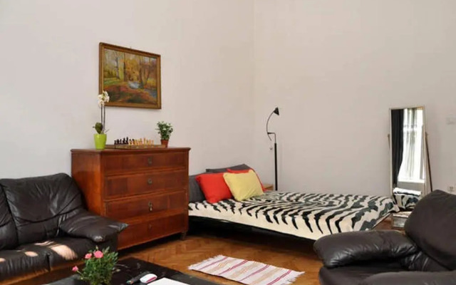 Yolo Hostel