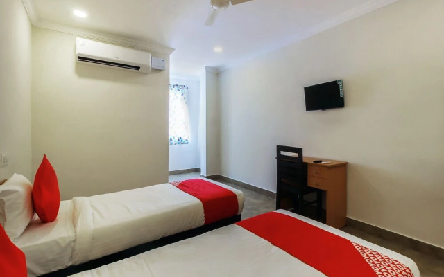 OYO Flagship 13544 Sri Sai Nilayam