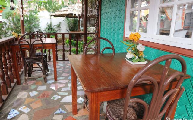 Tia Mer's Guest House
