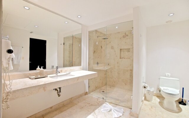 Elements Penthouse 14 3 Bedroom Condo by RedAwning