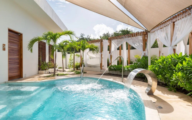 STARFIT Hotel Boutique with access Beachclub, Gym & Spa