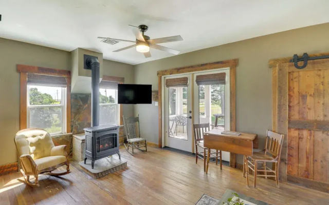 Remodeled Kalispell Farmhouse w/ Mountain Views