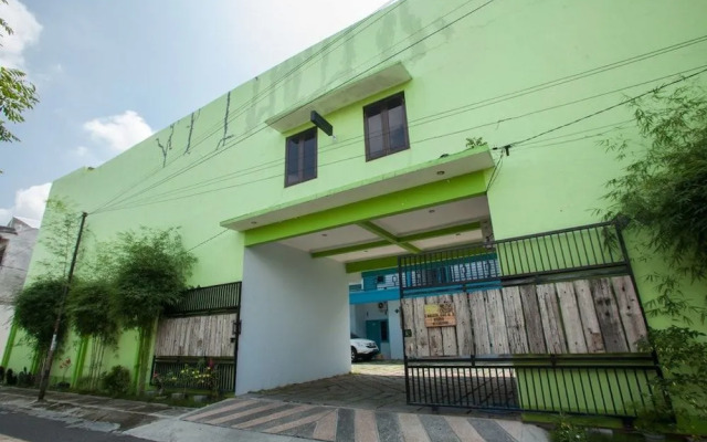 RedDoorz @ Kartohardjo Madiun