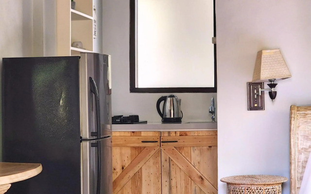 Danaya's Cottage and Studio