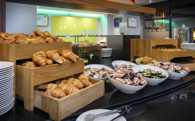 Holiday Inn Express London Heathrow T5 by IHG