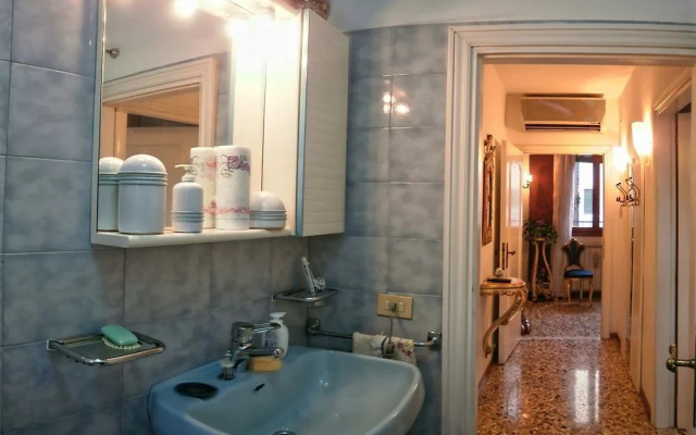 Ve.N.I.Ce Cera Remer Suite