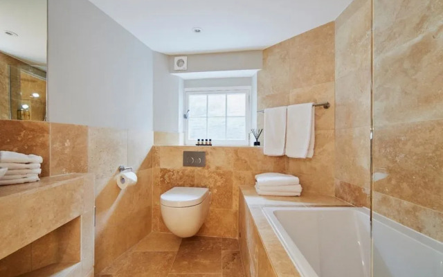 Bath Circle Camden Lodge House