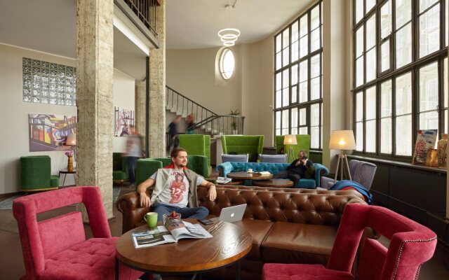 Molotoff Capsule Hotel