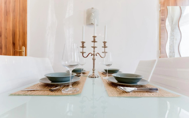 Old Town Royal Apartment With Giant Terrace