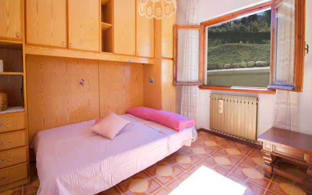 Oasi di Castelveccana Apt Pool and View