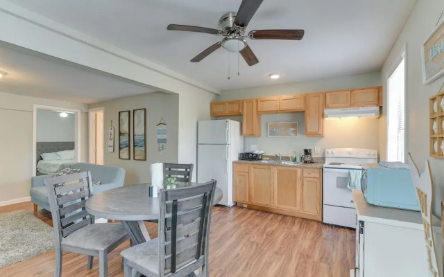 Walk to Beach: Cozy Unit in Galveston!