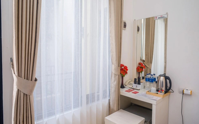 RedDoorz Near Ambarrukmo Area – Guest Rooms – Sleman