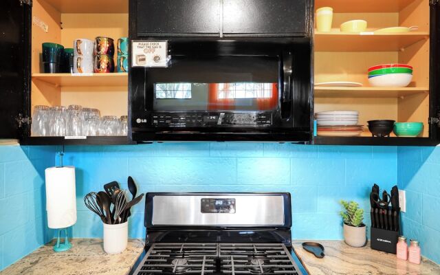 Graffiti and Glam Wonderland