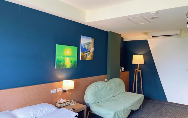 Breeze and Waves Hostel