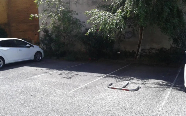 Joli Studio Avec Jardinet