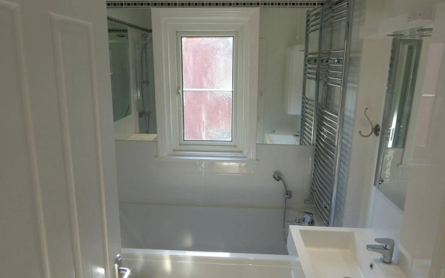 Sunninghill Apartment