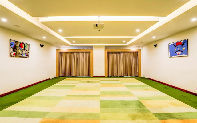 Lemon Tree Hotel, Electronics City - Bengaluru