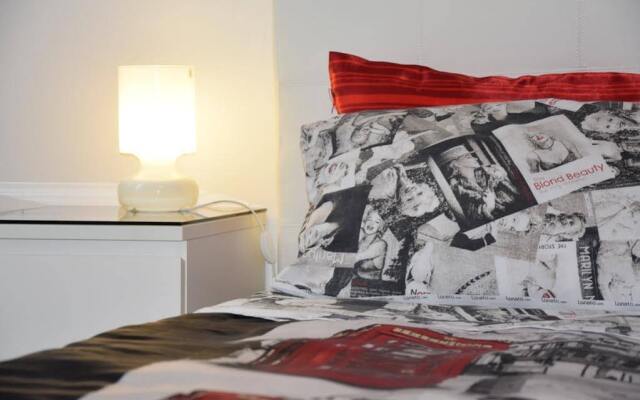 Alexandra Apartment Near Metro