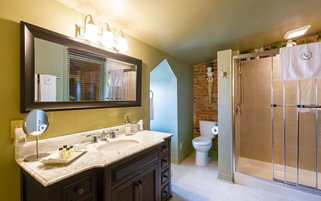 Russell Manor Bed & Breakfast